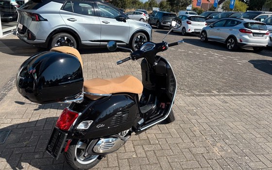 Gebrauchtmotorrad Vespa GTS 300 - Bild 3