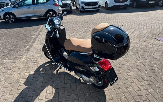 Gebrauchtmotorrad Vespa GTS 300 - Bild 5