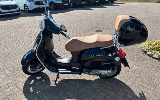 Gebrauchtmotorrad Vespa GTS 300 - Bild 6