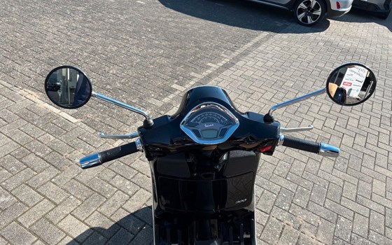 Gebrauchtmotorrad Vespa GTS 300 - Bild 8