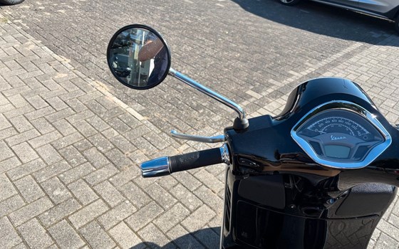 Gebrauchtmotorrad Vespa GTS 300 - Bild 9