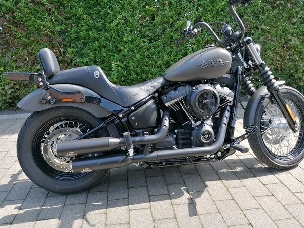 Gebrauchtmotorrad Harley-Davidson Dyna Street Bob Special