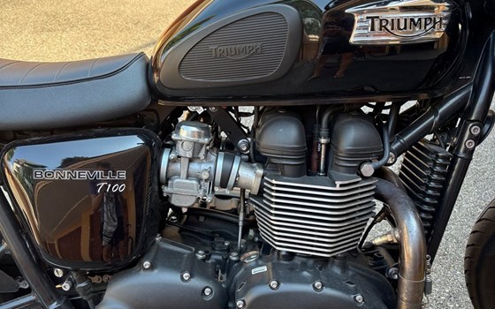 Motorrad Occasion Triumph Bonneville T100 Black - Bild 2
