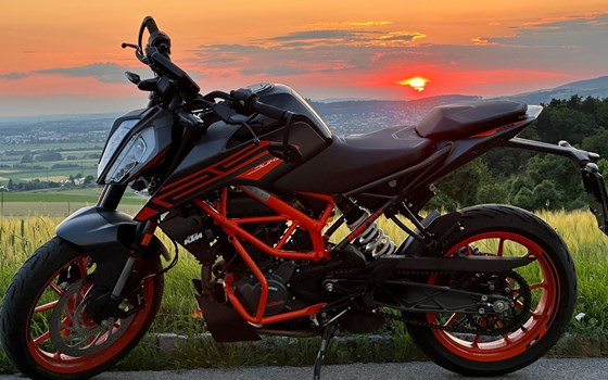 Gebrauchtmotorrad KTM 125 Duke - Bild 1 Gebrauchtmotorrad KTM 125 Duke - Bild 1