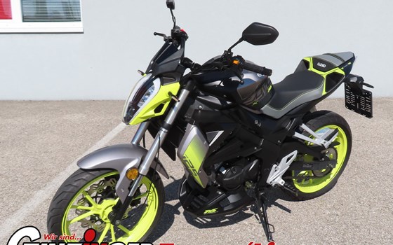 Gebrauchtmotorrad United Motors UM XTREET RS 125 - Bild 2 Gebrauchtmotorrad United Motors UM XTREET RS 125 - Bild 2