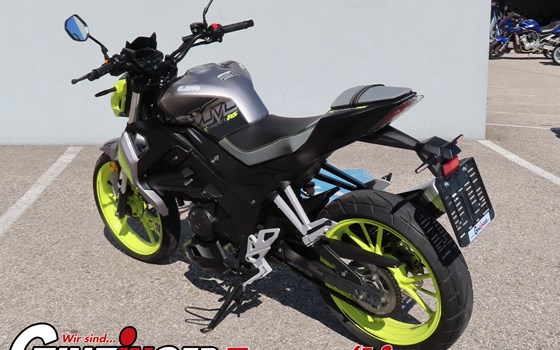 Gebrauchtmotorrad United Motors UM XTREET RS 125 - Bild 3 Gebrauchtmotorrad United Motors UM XTREET RS 125 - Bild 3