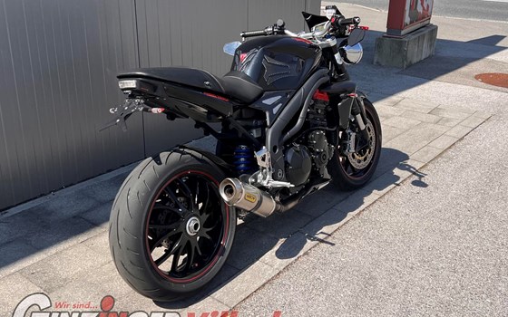 Gebrauchtmotorrad Triumph Speed Triple 1050 - Bild 4 Gebrauchtmotorrad Triumph Speed Triple 1050 - Bild 4