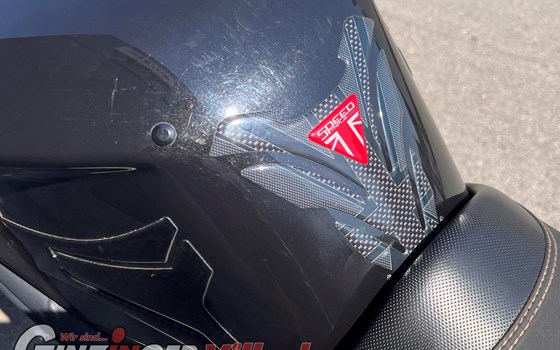 Gebrauchtmotorrad Triumph Speed Triple 1050 - Bild 9 Gebrauchtmotorrad Triumph Speed Triple 1050 - Bild 9