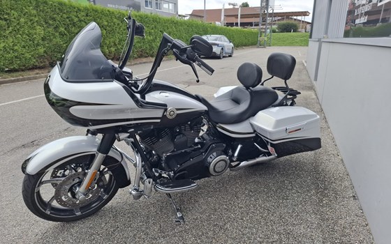 Gebrauchtmotorrad Harley-Davidson CVO Road Glide FLTRXSE - Bild 5 Gebrauchtmotorrad Harley-Davidson CVO Road Glide FLTRXSE - Bild 5