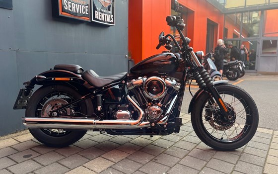 Gebrauchtmotorrad Harley-Davidson Street Bob 117 - Bild 2 Gebrauchtmotorrad Harley-Davidson Street Bob 117 - Bild 2