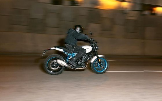 Neufahrzeug Royal Enfield Guerrilla 450 - Bild 4