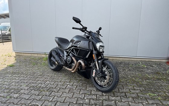 Gebrauchtmotorrad Ducati Diavel 1200 Dark - Bild 1