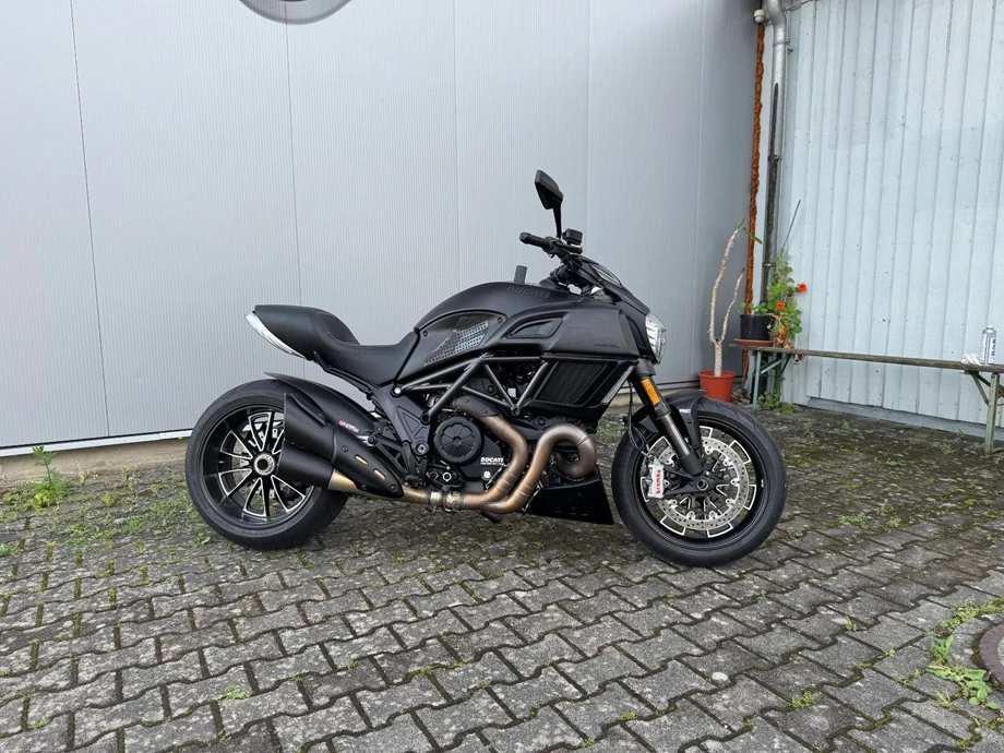 Angebot Ducati Diavel 1200 Dark Bild 3: Angebot Ducati Diavel 1200 Dark