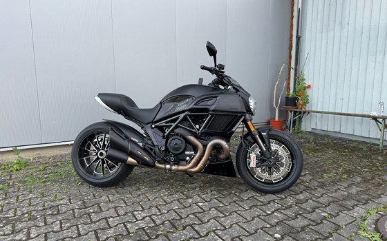 Gebrauchtmotorrad Ducati Diavel 1200 Dark - Bild 3