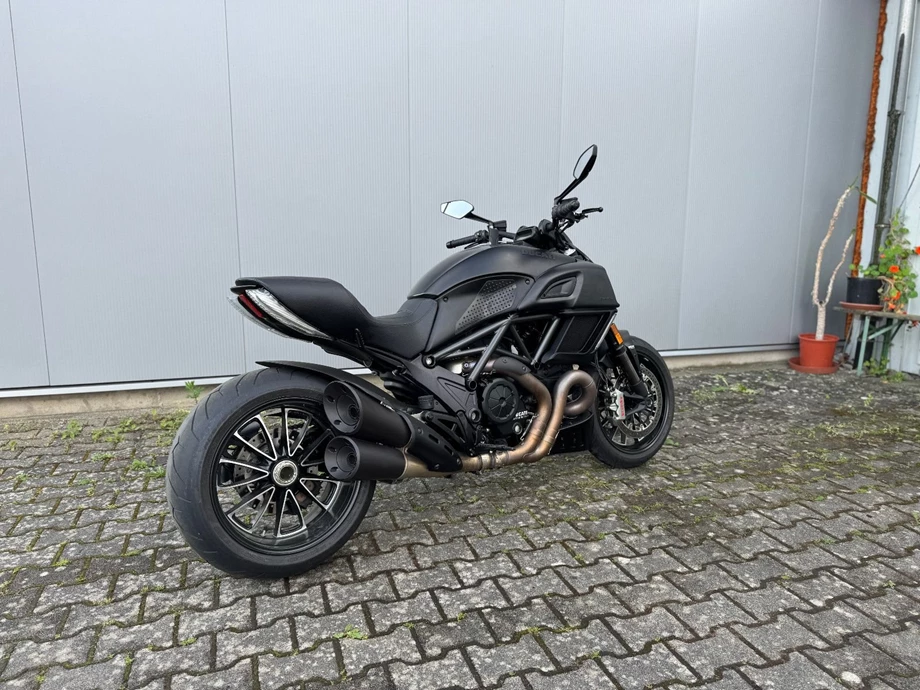 Angebot Ducati Diavel 1200 Dark Bild 4: Angebot Ducati Diavel 1200 Dark