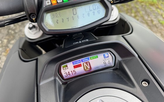 Gebrauchtmotorrad Ducati Diavel 1200 Dark - Bild 6