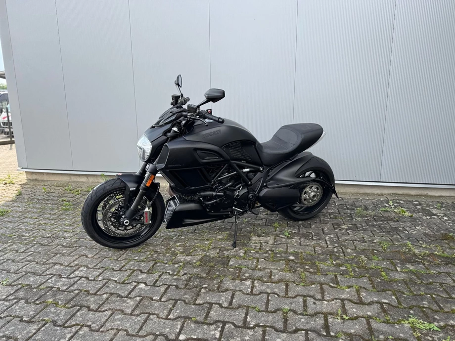 Angebot Ducati Diavel 1200 Dark Bild 8: Angebot Ducati Diavel 1200 Dark