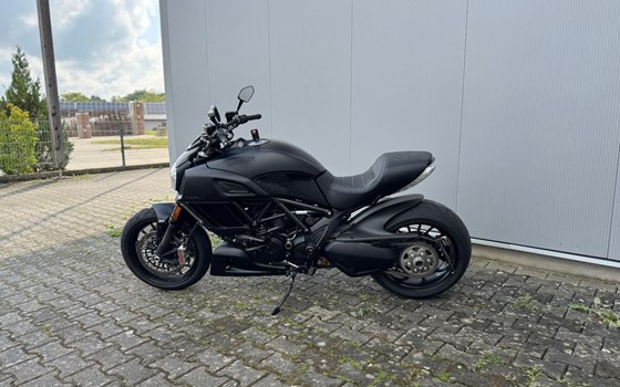 Gebrauchtmotorrad Ducati Diavel 1200 Dark - Bild 9