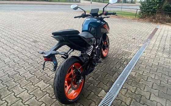 Neufahrzeug KTM 125 Duke - Bild 7