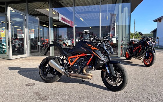 Gebrauchtmotorrad KTM 1390 Super Duke R EVO - Bild 1 Gebrauchtmotorrad KTM 1390 Super Duke R EVO - Bild 1