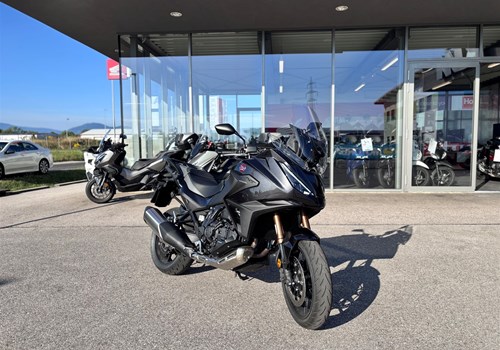 Honda NT1100 DCT Electronic Suspension