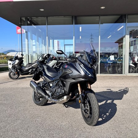Honda NT1100 DCT Electronic Suspension