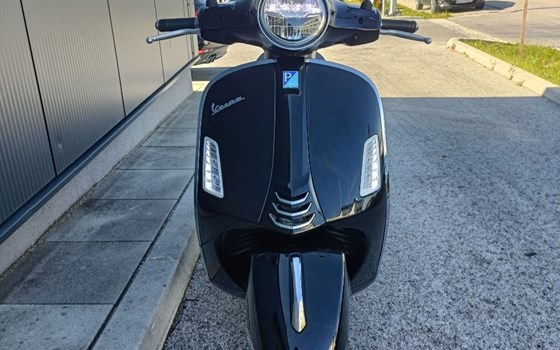 Gebrauchtmotorrad Vespa GTS 300 Super - Bild 3 Gebrauchtmotorrad Vespa GTS 300 Super - Bild 3