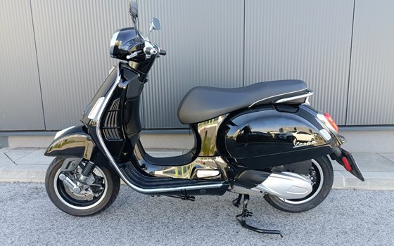 Gebrauchtmotorrad Vespa GTS 300 Super - Bild 2 Gebrauchtmotorrad Vespa GTS 300 Super - Bild 2