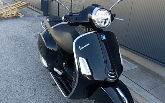 Gebrauchtmotorrad Vespa GTS 300 Super - Bild 4 Gebrauchtmotorrad Vespa GTS 300 Super - Bild 4