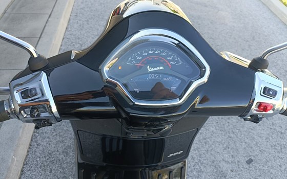 Gebrauchtmotorrad Vespa GTS 300 Super - Bild 11 Gebrauchtmotorrad Vespa GTS 300 Super - Bild 11