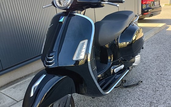 Gebrauchtmotorrad Vespa GTS 300 Super - Bild 7 Gebrauchtmotorrad Vespa GTS 300 Super - Bild 7