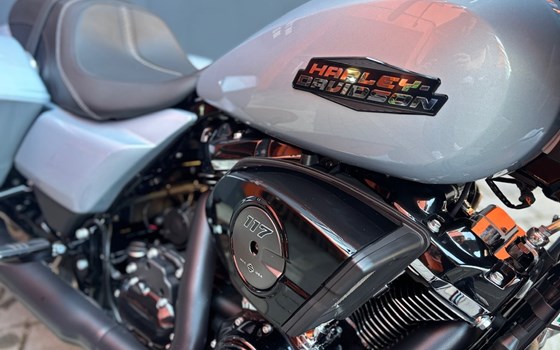 Gebrauchtmotorrad Harley-Davidson Street Glide FLHX - Bild 4 Gebrauchtmotorrad Harley-Davidson Street Glide FLHX - Bild 4