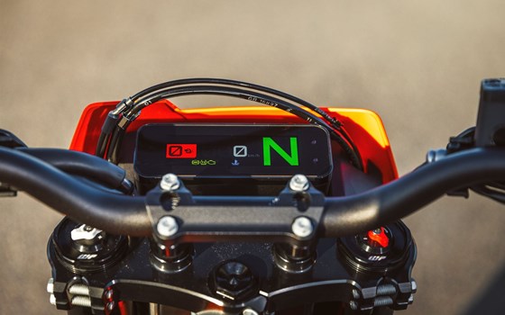 Neufahrzeug KTM 690 SMC R - Bild 3 Neufahrzeug KTM 690 SMC R - Bild 3