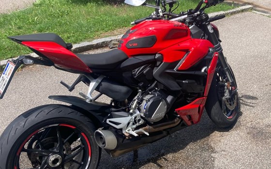 Gebrauchtmotorrad Ducati Streetfighter V2 - Bild 2 Gebrauchtmotorrad Ducati Streetfighter V2 - Bild 2