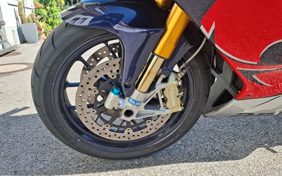 Gebrauchtmotorrad Aprilia RSV 1000 R (RSV Mille R) - Bild 3 Gebrauchtmotorrad Aprilia RSV 1000 R (RSV Mille R) - Bild 3