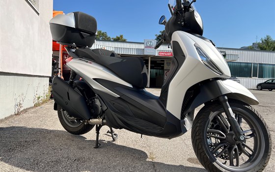 Gebrauchtmotorrad Piaggio Beverly 400 S - Bild 2 Gebrauchtmotorrad Piaggio Beverly 400 S - Bild 2