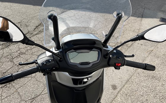 Gebrauchtmotorrad Piaggio Beverly 400 S - Bild 6 Gebrauchtmotorrad Piaggio Beverly 400 S - Bild 6