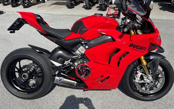Gebrauchtmotorrad Ducati Panigale V4 S - Bild 1 Gebrauchtmotorrad Ducati Panigale V4 S - Bild 1