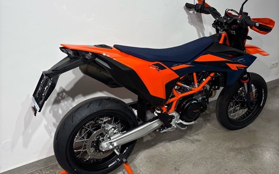 Neufahrzeug KTM 690 SMC R - Bild 4 Neufahrzeug KTM 690 SMC R - Bild 4