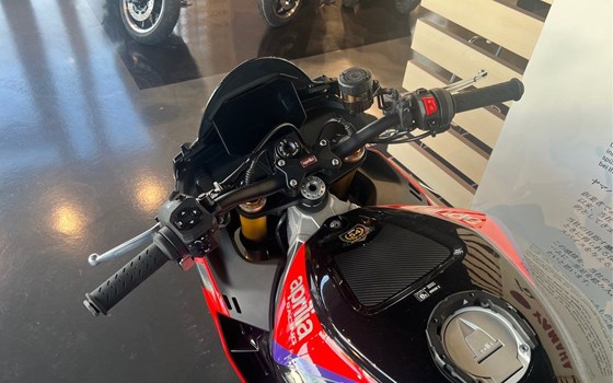 Gebrauchtmotorrad Aprilia Tuono V4 1100 Factory - Bild 11