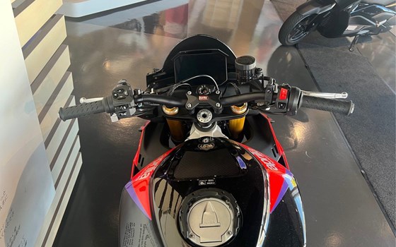 Gebrauchtmotorrad Aprilia Tuono V4 1100 Factory - Bild 7