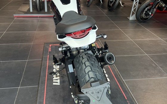 Neufahrzeug Ducati Scrambler 10° Anniversario Rizoma Edition - Bild 10