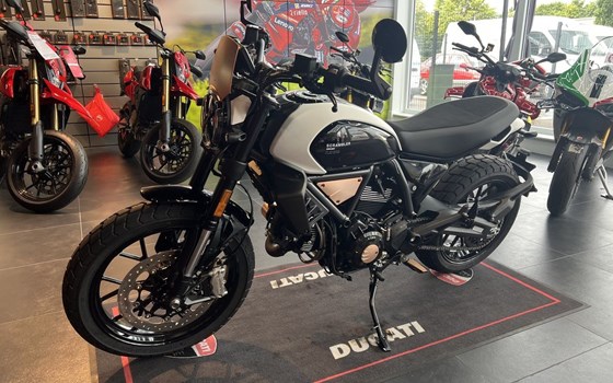 Neufahrzeug Ducati Scrambler 10° Anniversario Rizoma Edition - Bild 6