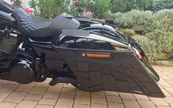 Gebrauchtmotorrad Harley-Davidson Touring Road Glide Special FLTRXS - Bild 3 Gebrauchtmotorrad Harley-Davidson Touring Road Glide Special FLTRXS - Bild 3