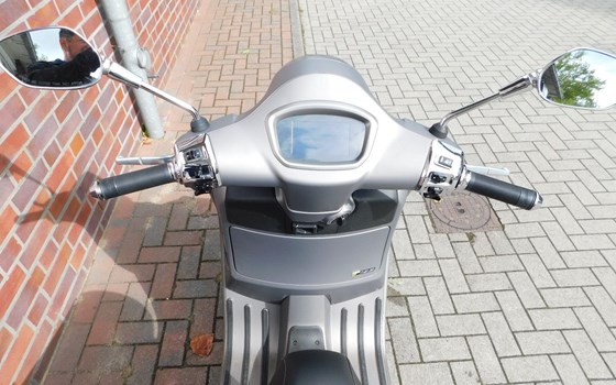 Gebrauchtmotorrad Vespa GTS 125ie Super Tech - Bild 14