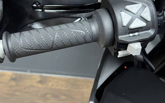 Gebrauchtmotorrad KTM 890 SMT - Bild 10