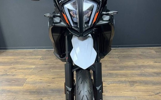 Gebrauchtmotorrad KTM 890 SMT - Bild 2