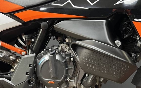 Gebrauchtmotorrad KTM 890 SMT - Bild 6