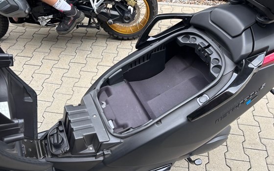 Gebrauchtmotorrad Peugeot Metropolis 400 - Bild 10