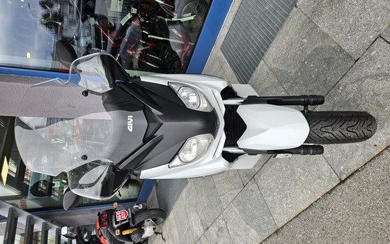 Gebrauchtmotorrad Yamaha X-Max 250 - Bild 4 Gebrauchtmotorrad Yamaha X-Max 250 - Bild 4